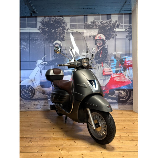Peugeot Django