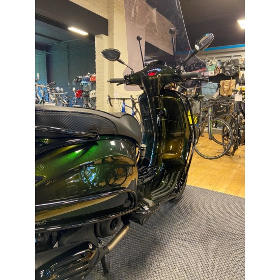 Vespa Sprint Sport 50 CUSTOM - Python Green